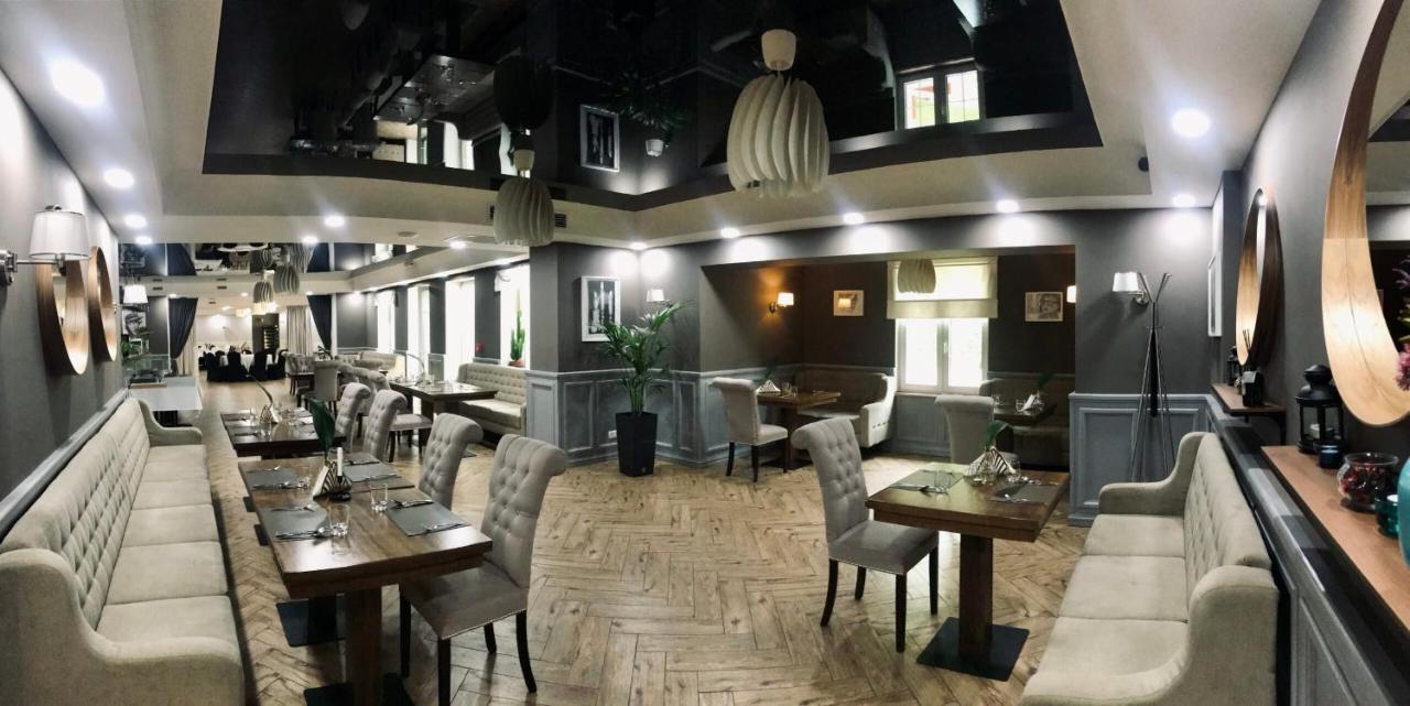 Szafirowy Dwor Hotel & Restauracja Гливице Екстериор снимка