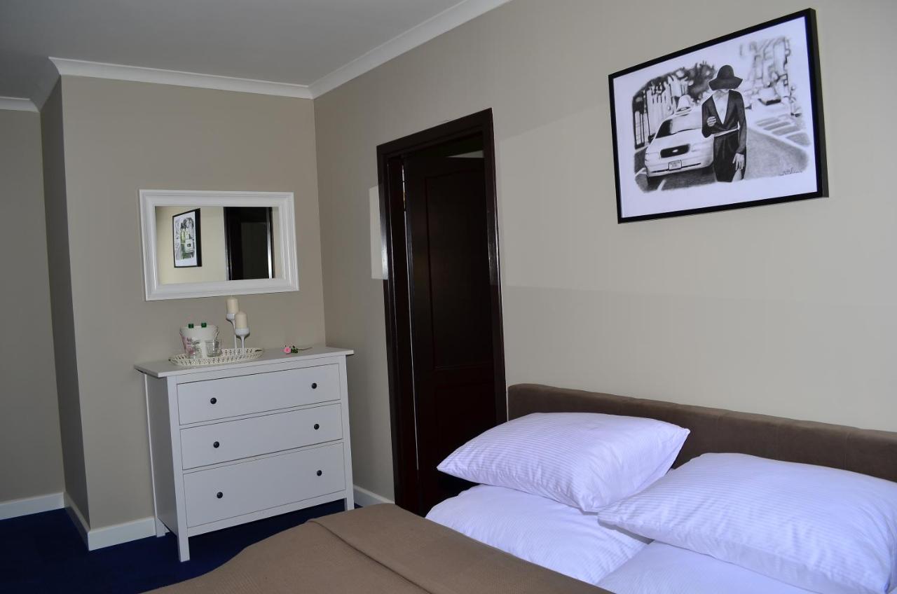 Szafirowy Dwor Hotel & Restauracja Гливице Екстериор снимка