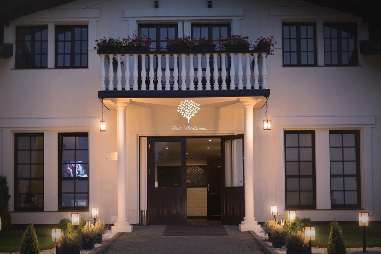 Szafirowy Dwor Hotel & Restauracja Гливице Екстериор снимка